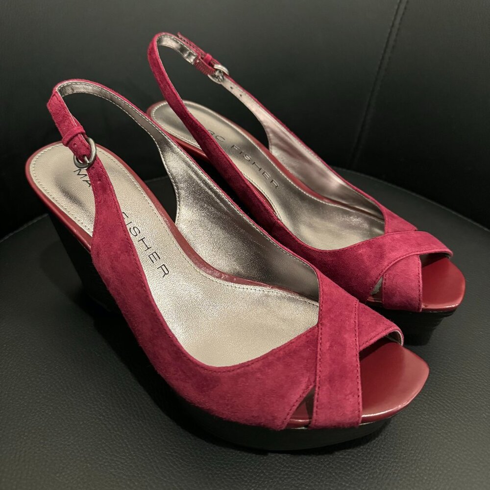 MARC FISHER SUEDE SLINGBACK WEDGES US7
